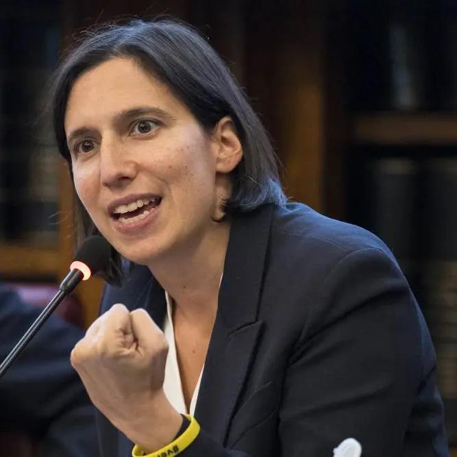 Schlein scende in piazza sul referendum giustizia: «Il governo vuole essere al di sopra della legge», mentre il centrodestra si incarta sul caso Guardiano\n