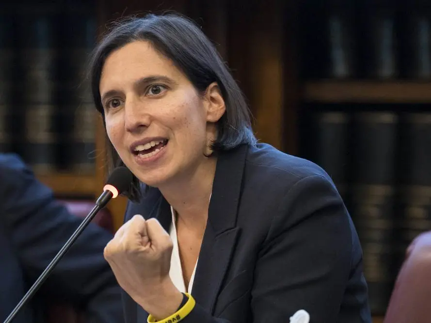 Schlein scende in piazza sul referendum giustizia: «Il governo vuole essere al di sopra della legge», mentre il centrodestra si incarta sul caso Guardiano