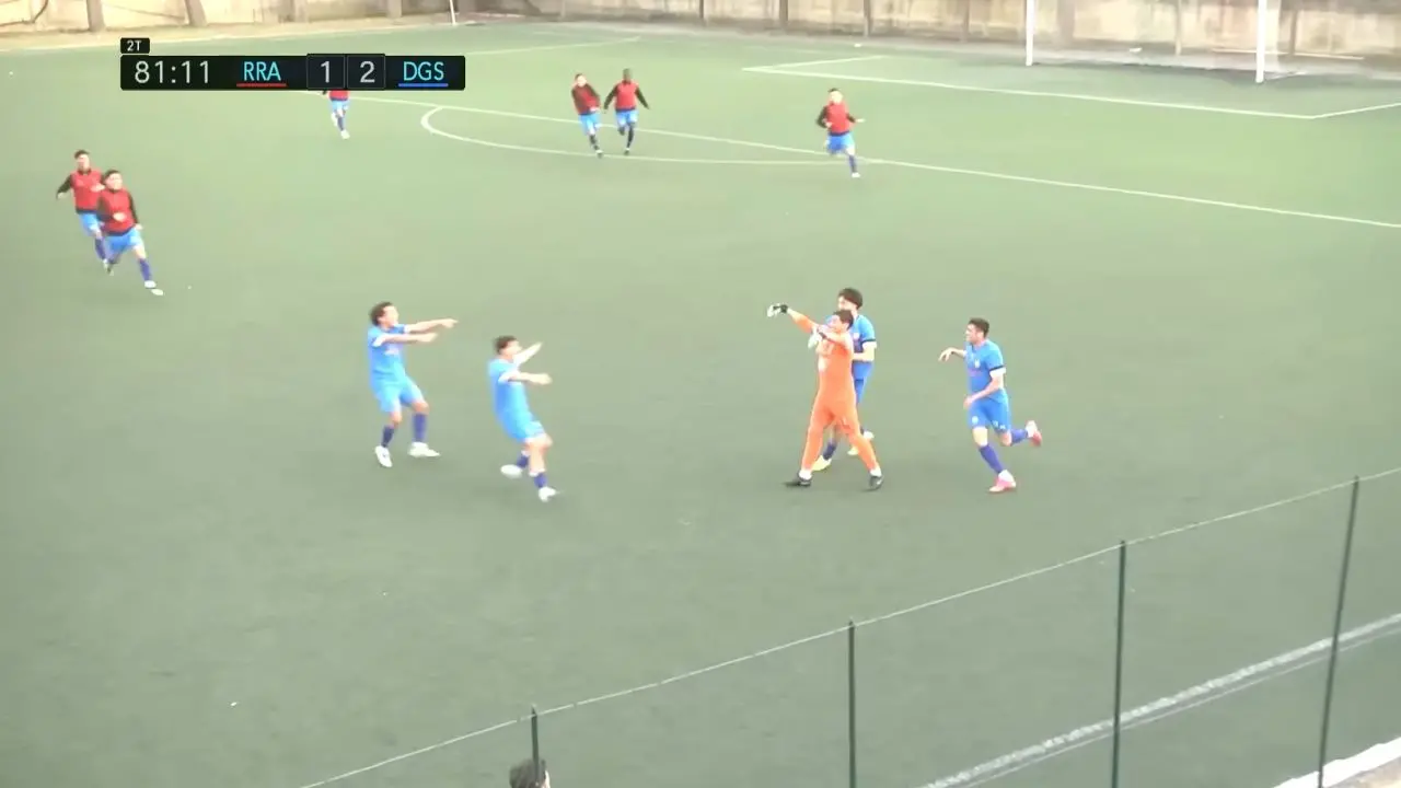 <p>Praiatortora, il portiere Piccioni segna dalla sua metà campo</p>