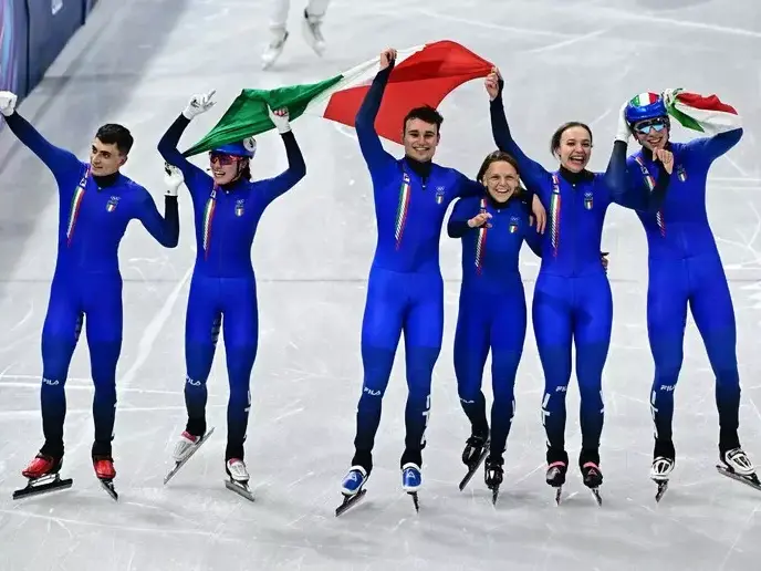 Milano Cortina, l’Italia conquista il suo secondo oro nella staffetta mista short track
