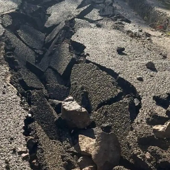 Saracena, pioggia record e danni diffusi: strade interrotte e case isolate\n