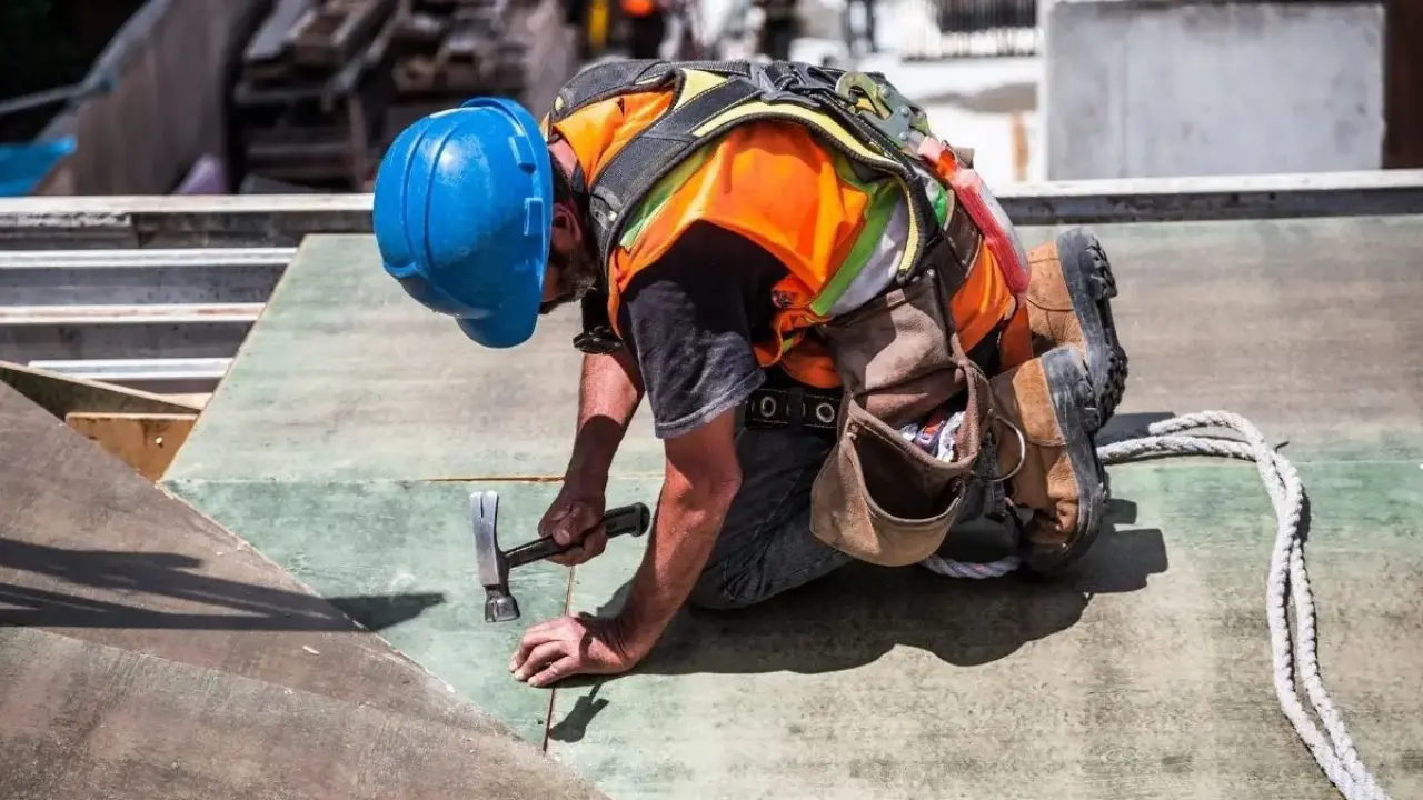 Quando l’illegalità diventa sistema: imprese fuorilegge, lavoratori senza diritti e uno Stato che deve reagire\n