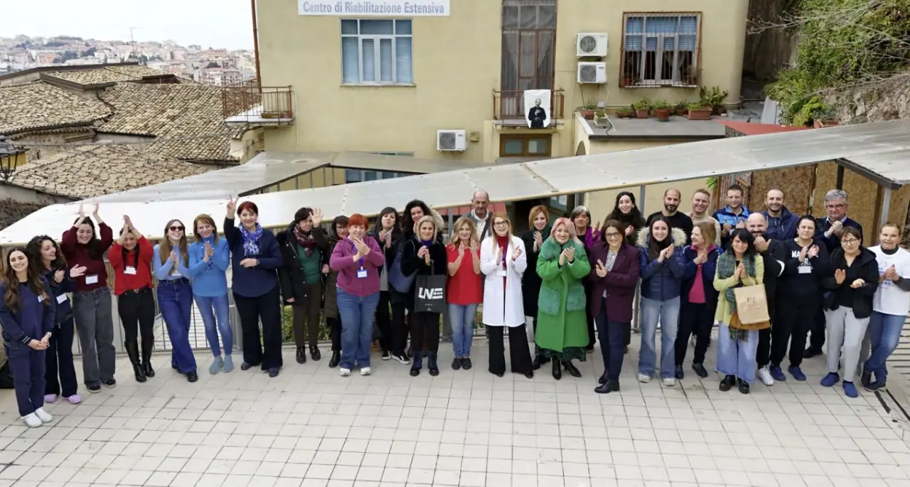 Vibo, il calendario della Casa della carità\u00A0racconta la riabilitazione attraverso la fotografia e promuove la “Terapia sospesa”\n