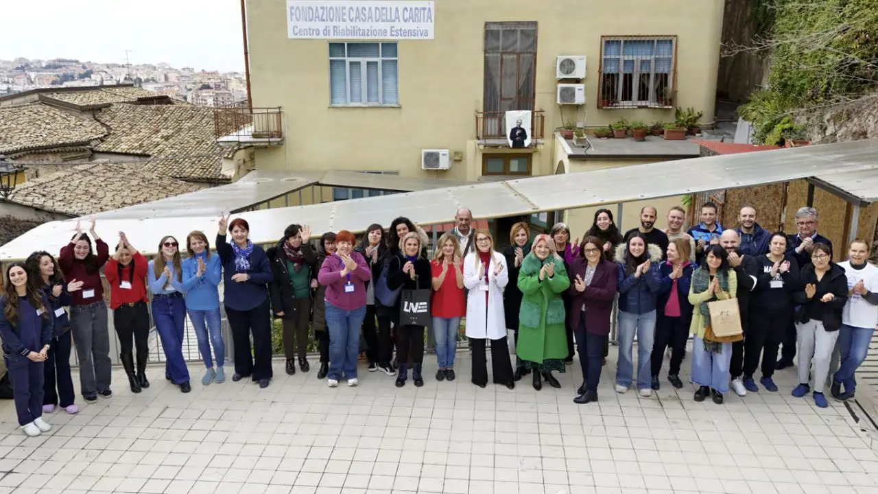 Vibo, il calendario della Casa della carità\u00A0racconta la riabilitazione attraverso la fotografia e promuove la “Terapia sospesa”\n