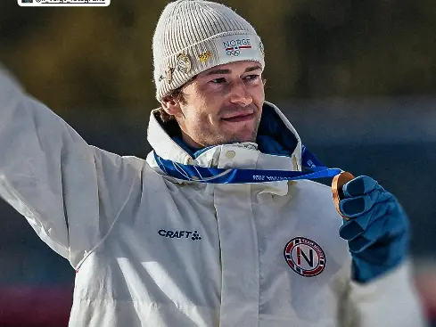 Bronzo nel biathlon, oro nelle corna: alle Olimpiadi Lægreid tradisce la fidanzata e lo confessa in diretta tv