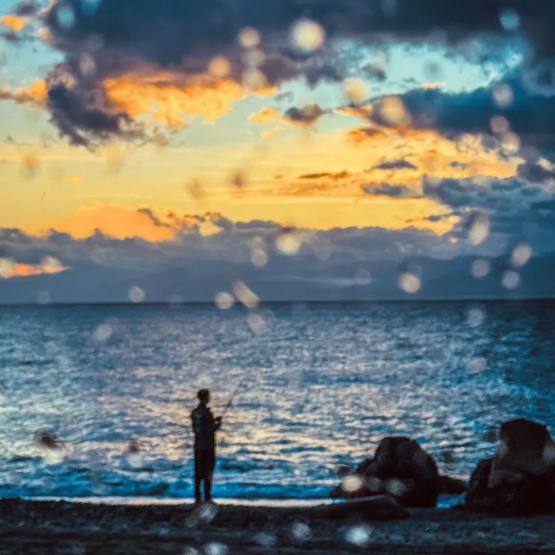 Tra le gocce, il mare\n