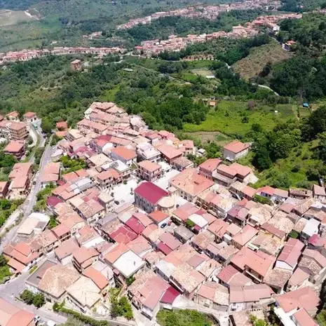 Frana a Polia, strada chiusa in località ponte Santoro. Il sindaco: «Rischi per l’utenza»\n