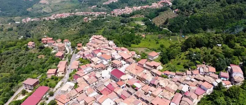 Frana a Polia, strada chiusa in località ponte Santoro. Il sindaco: «Rischi per l’utenza»\n