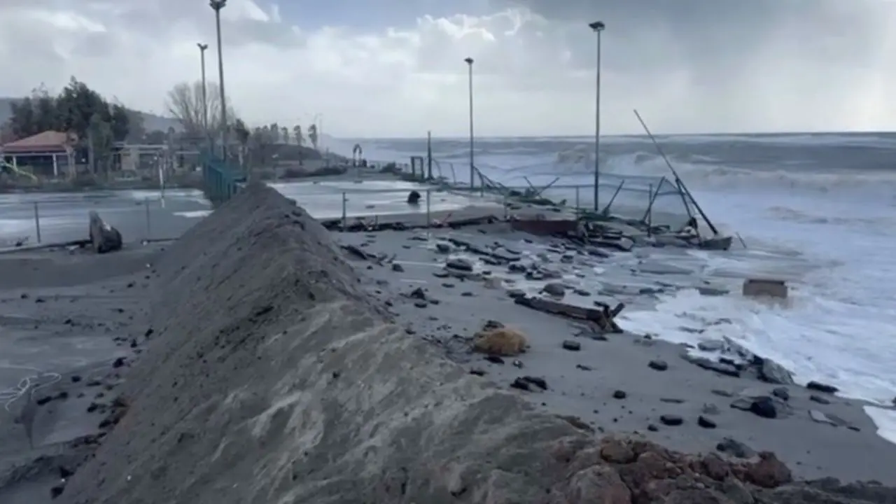 Nocera e Falerna si preparano all’ondata di maltempo, sindaci in allerta: «Ora la principale difesa è la prudenza»\n