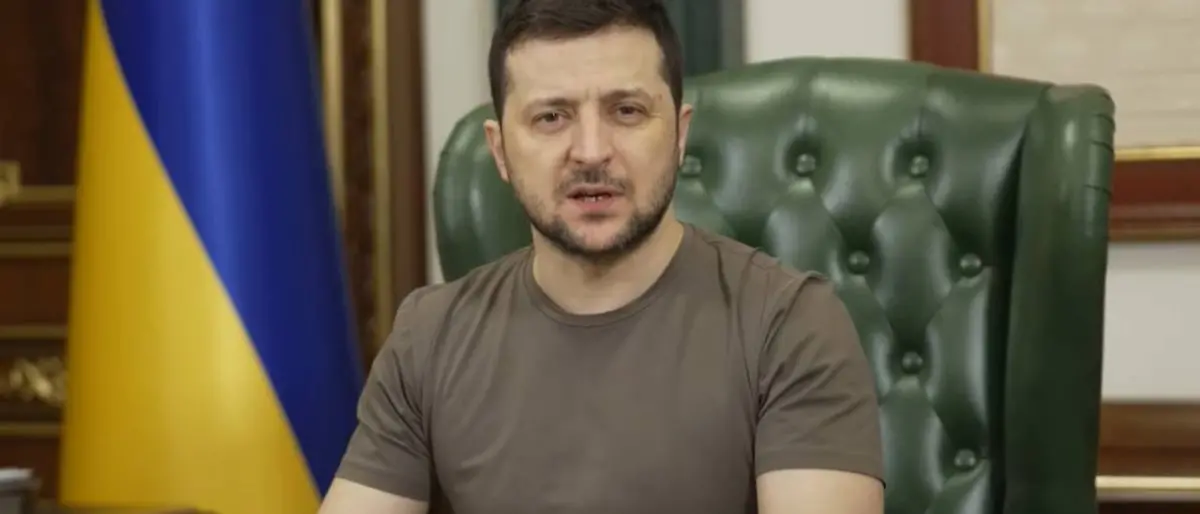 Zelensky pensa a elezioni e referendum: il Financial Times parla di annuncio il 24 febbraio, ma Kiev frena