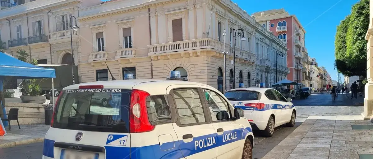 Reggio, agente di polizia locale ferito a un posto di blocco:\u00A0la solidarietà dell’Amministrazione comunale\u00A0\n