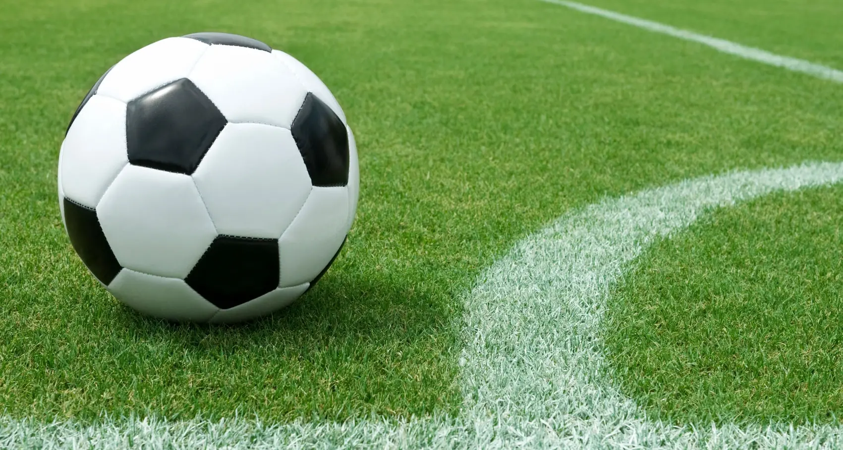 Arbitro di Locri picchiato in campo, per lui frattura del setto nasale\n