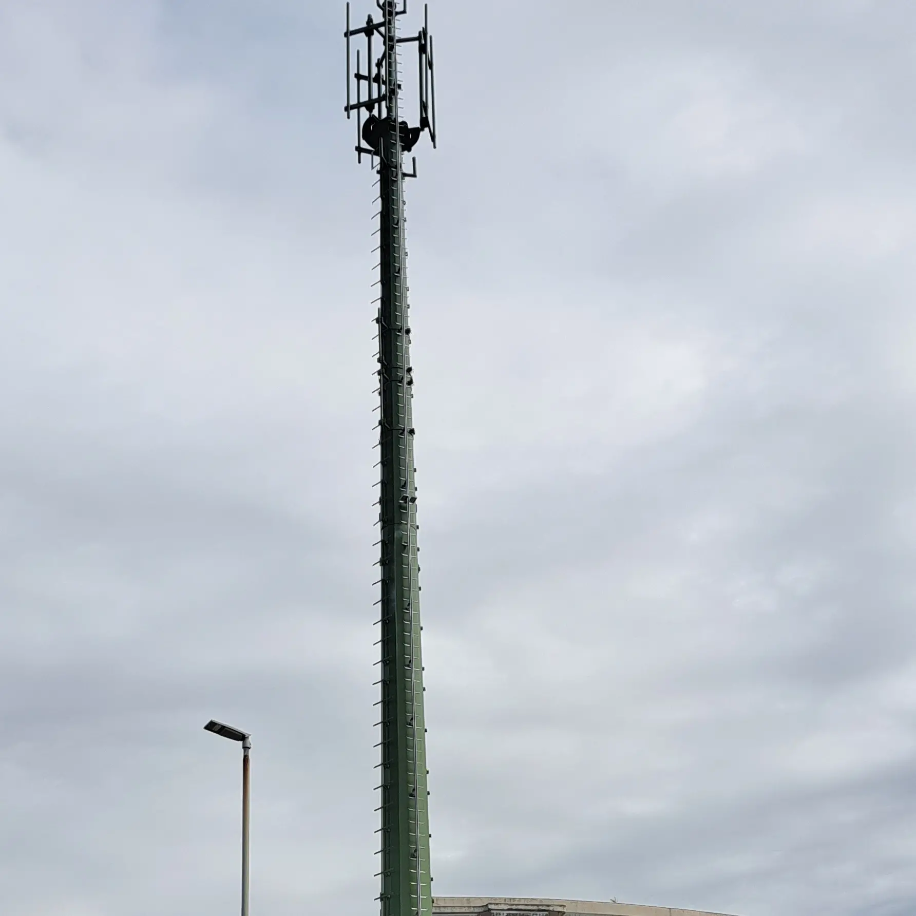 Reggio Calabria, allarme in Contrada Gagliardi per l’installazione di una mega antenna\n
