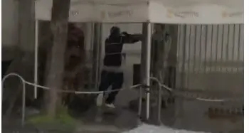 Paura davanti al Tribunale: giovane aggredisce militari dell’Esercito