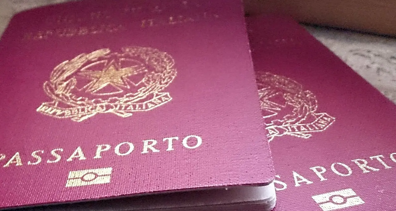 «Non può partire, non ha passaporto»: a Cosenza bambino\u00A0intrappolato in un limbo burocratico tra Italia e Romania