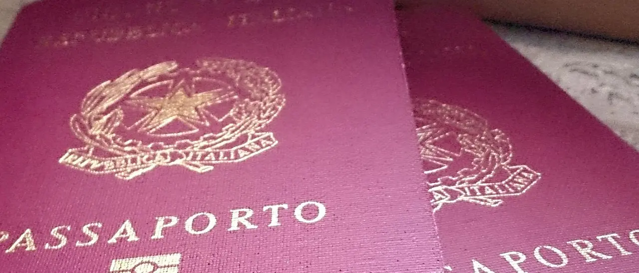 «Non può partire, non ha passaporto»: a Cosenza bambino\u00A0intrappolato in un limbo burocratico tra Italia e Romania
