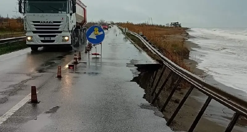 <p>Erosione costiera, in Calabria fondi stanziati e interventi fermi: il Pd chiede chiarezza sui progetti </p>