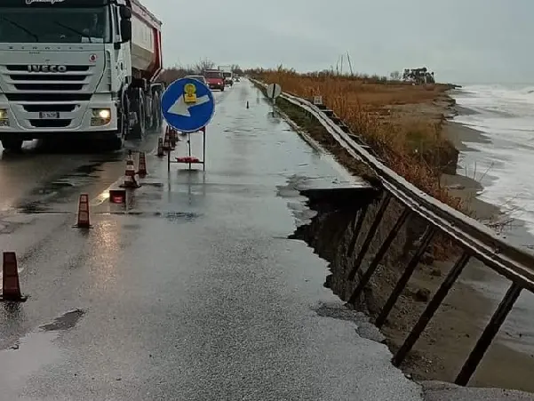 Erosione costiera, in Calabria fondi stanziati e interventi fermi: il Pd chiede chiarezza sui progetti