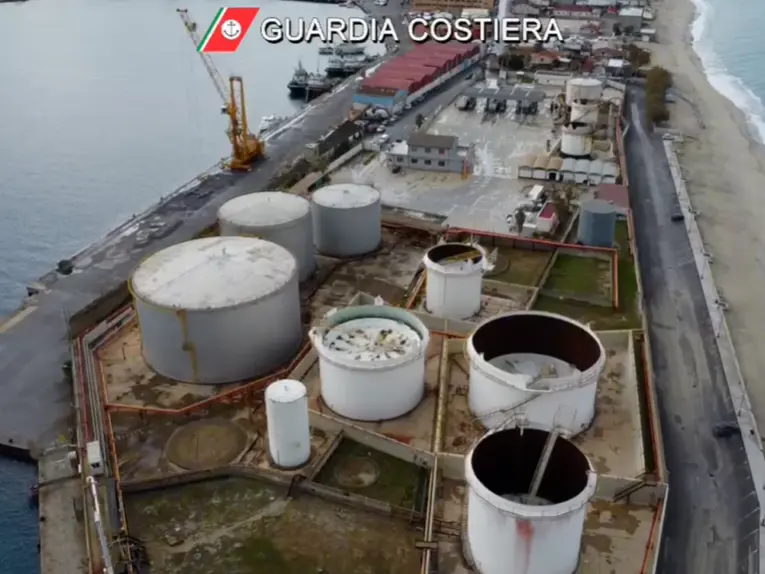 Serbatoi a Vibo Marina per altri vent’anni, Forza Italia attacca: «Tutto previsto, il Psc non è stato modificato. Da Romeo parole al vento»