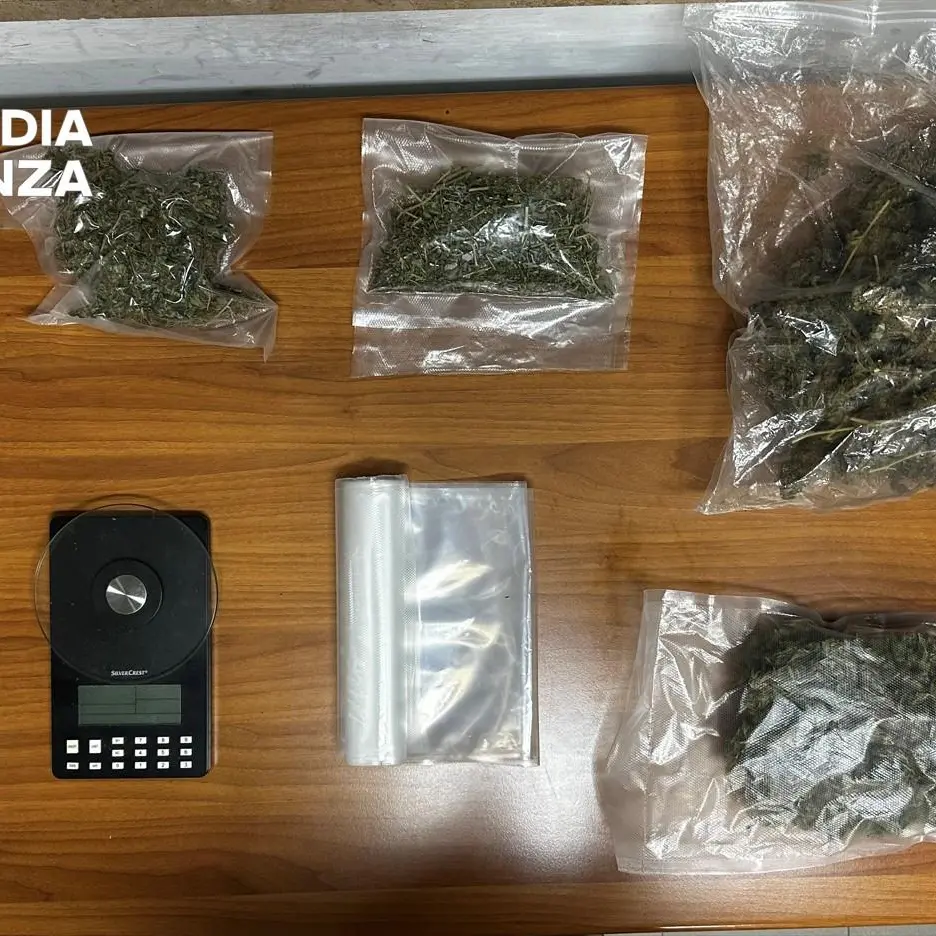 Isola Capo Rizzuto,\u00A0in casa\u00A0un\u00A0chilo\u00A0e mezzo di marijuana: arrestato 35enne\n