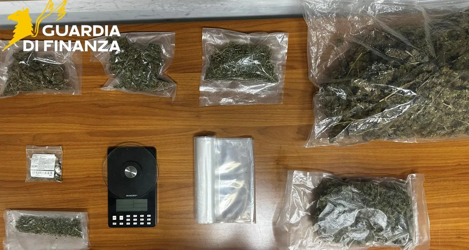 Isola Capo Rizzuto,\u00A0in casa\u00A0un\u00A0chilo\u00A0e mezzo di marijuana: arrestato 35enne\n