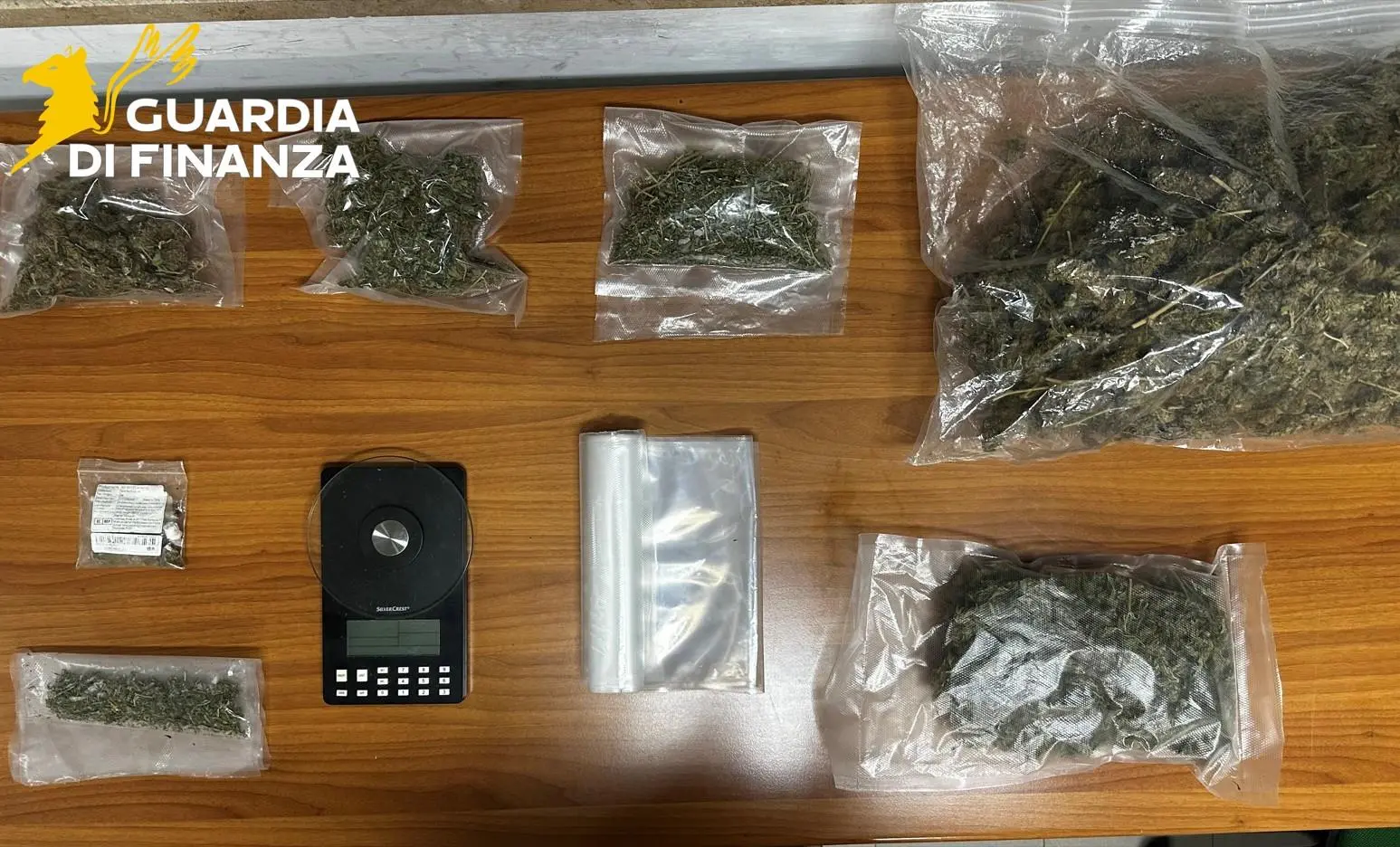 Isola Capo Rizzuto,\u00A0in casa\u00A0un\u00A0chilo\u00A0e mezzo di marijuana: arrestato 35enne\n