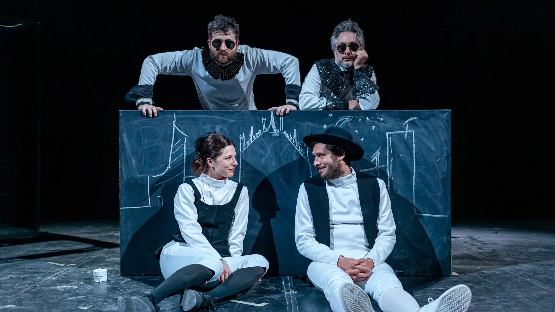 <p>Una scena tratta dallo spettacolo "I Promessi Sposi", foto di Mario Lanini</p>\\n