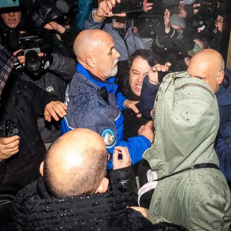 Crans Montana, i familiari delle vittime contro i Moretti: «Siete la mafia, avete pagato 200mila franchi ed è finita»\n