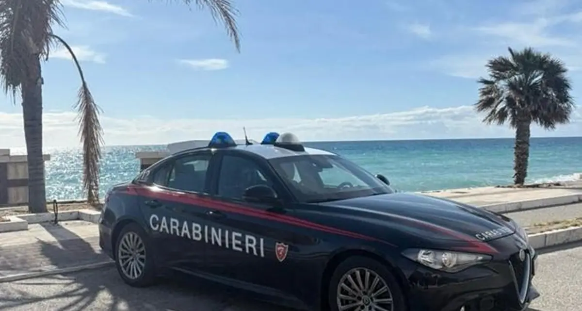 Saline Joniche, rapina a mano armata nella notte a due giovani:\u00A0individuato responsabile