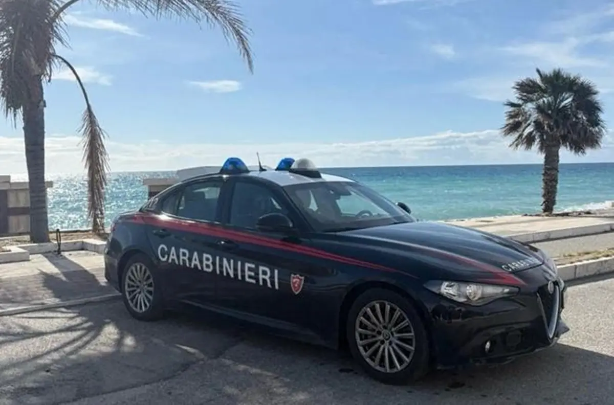 Saline Joniche, rapina a mano armata nella notte a due giovani:\u00A0individuato responsabile