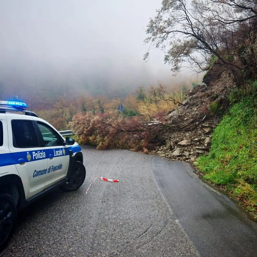 Frana a Fuscaldo, chiusa la provinciale per Pesco: versante ancora instabile\n