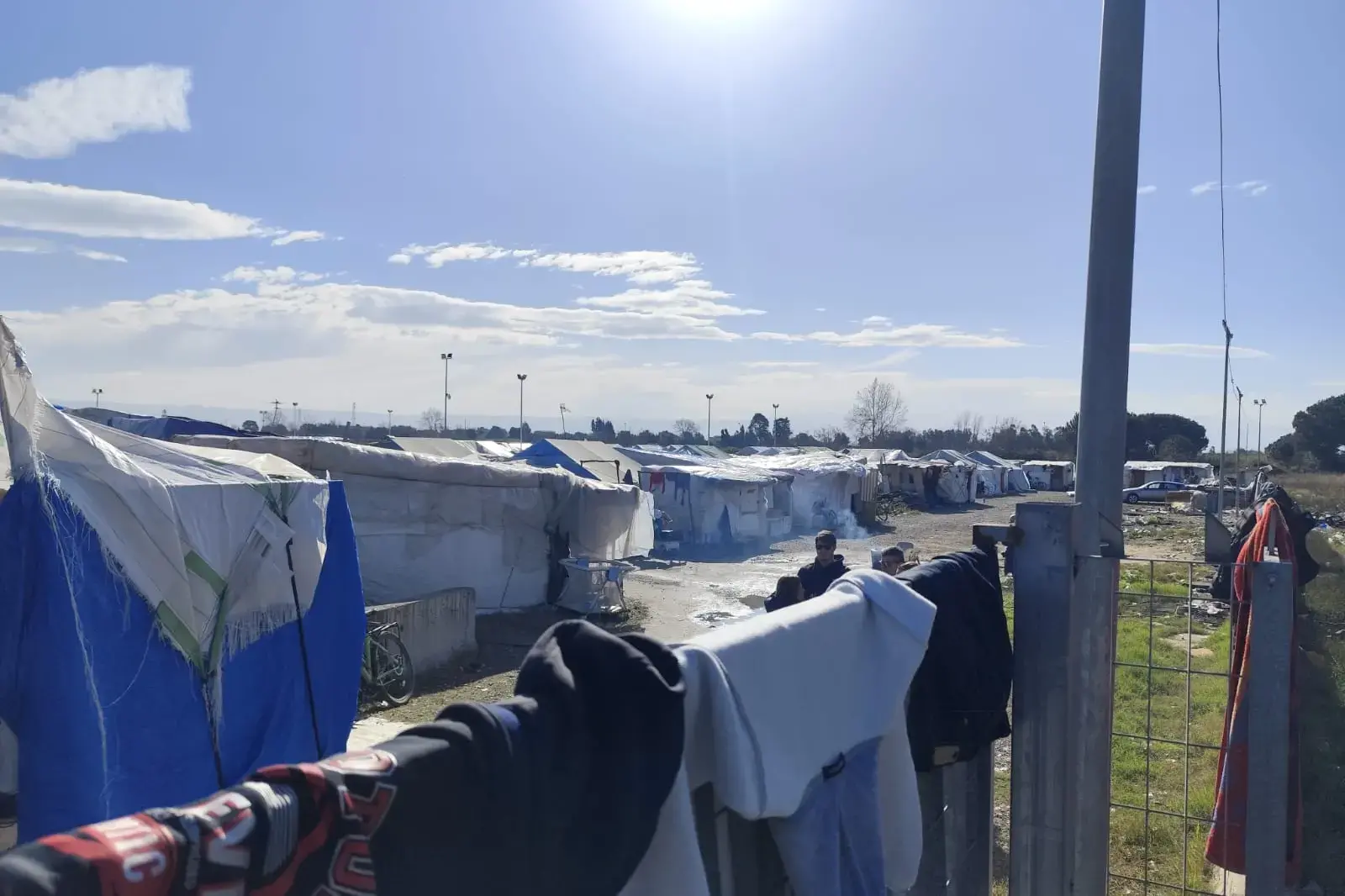 San Ferdinando, tra allerte meteo e baracche. L’assemblea dei braccianti sollecita un nuovo incontro istituzionale\n