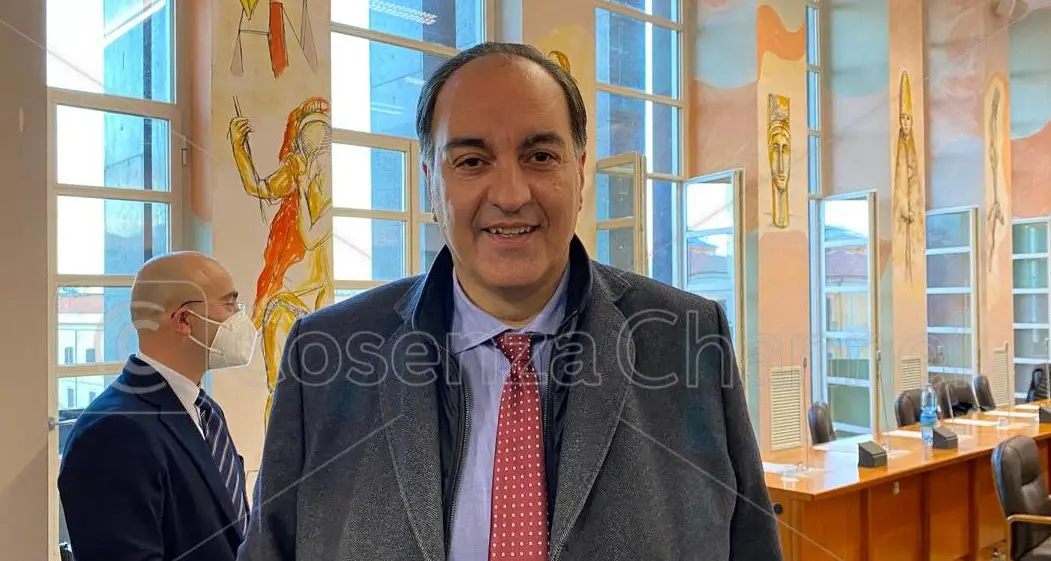 Roberto Sacco sospeso da consigliere comunale di Cosenza\n