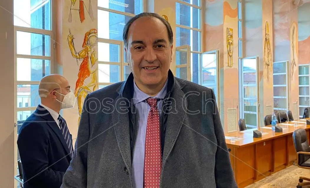 Roberto Sacco sospeso da consigliere comunale di Cosenza\n