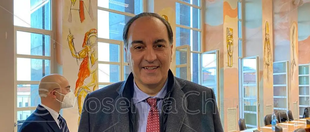 Roberto Sacco sospeso da consigliere comunale di Cosenza\n