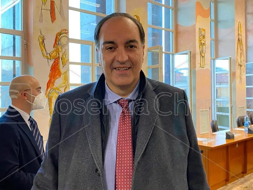 Roberto Sacco sospeso da consigliere comunale di Cosenza