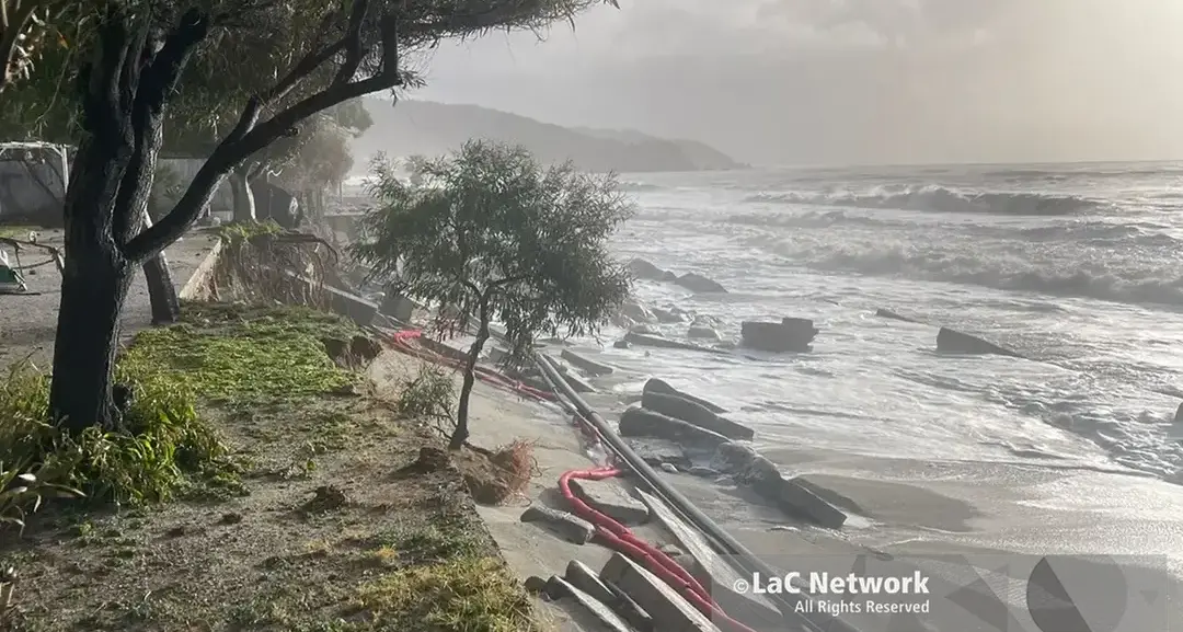 «Stanotte sul Tirreno onde di 5 metri e mezzo, può essere come il\u00A0ciclone Harry»: Occhiuto rilancia l’allerta\n