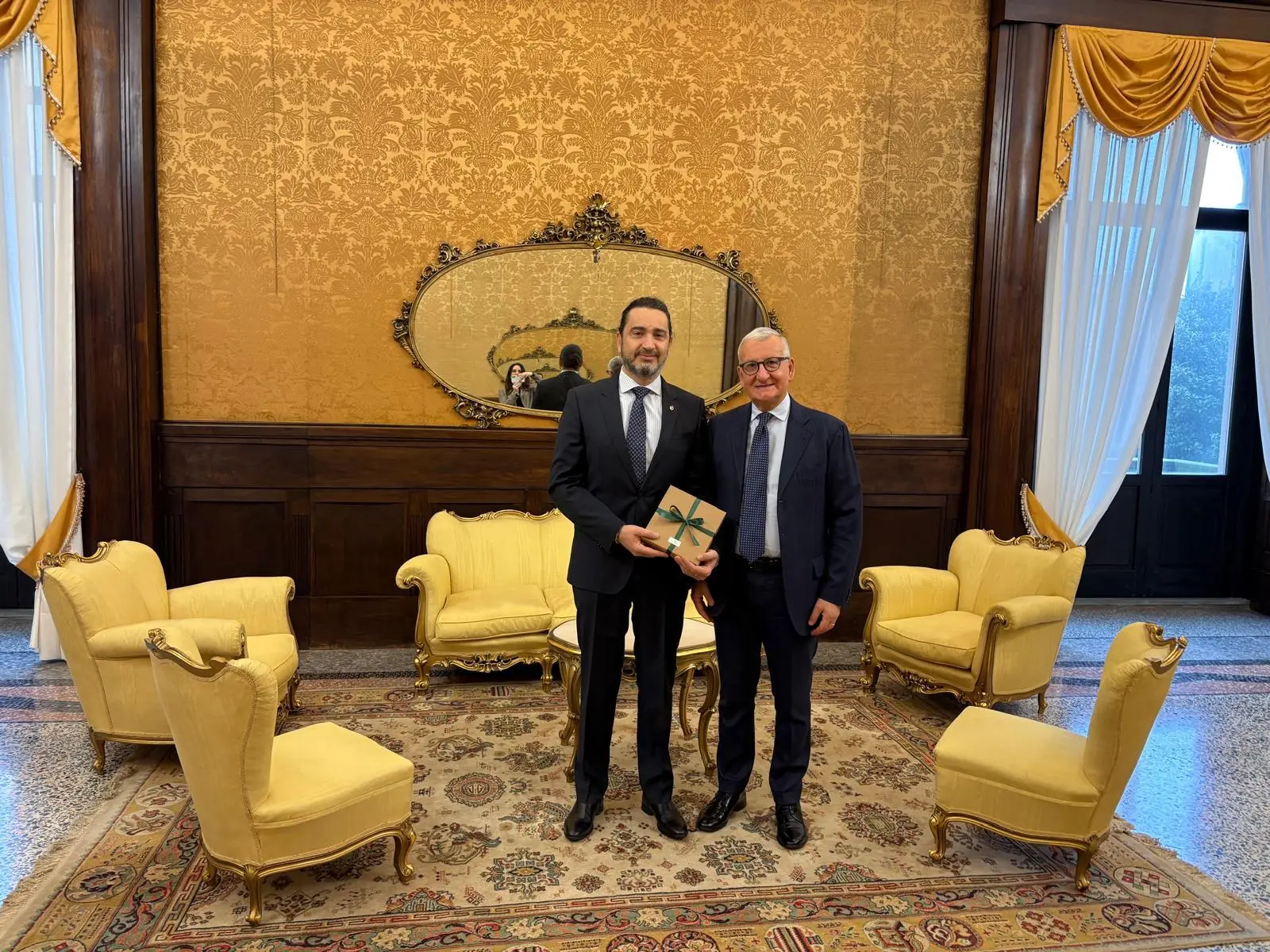 A Catanzaro il console dell’Uruguay, incontro di cortesia con il prefetto De Rosa\n