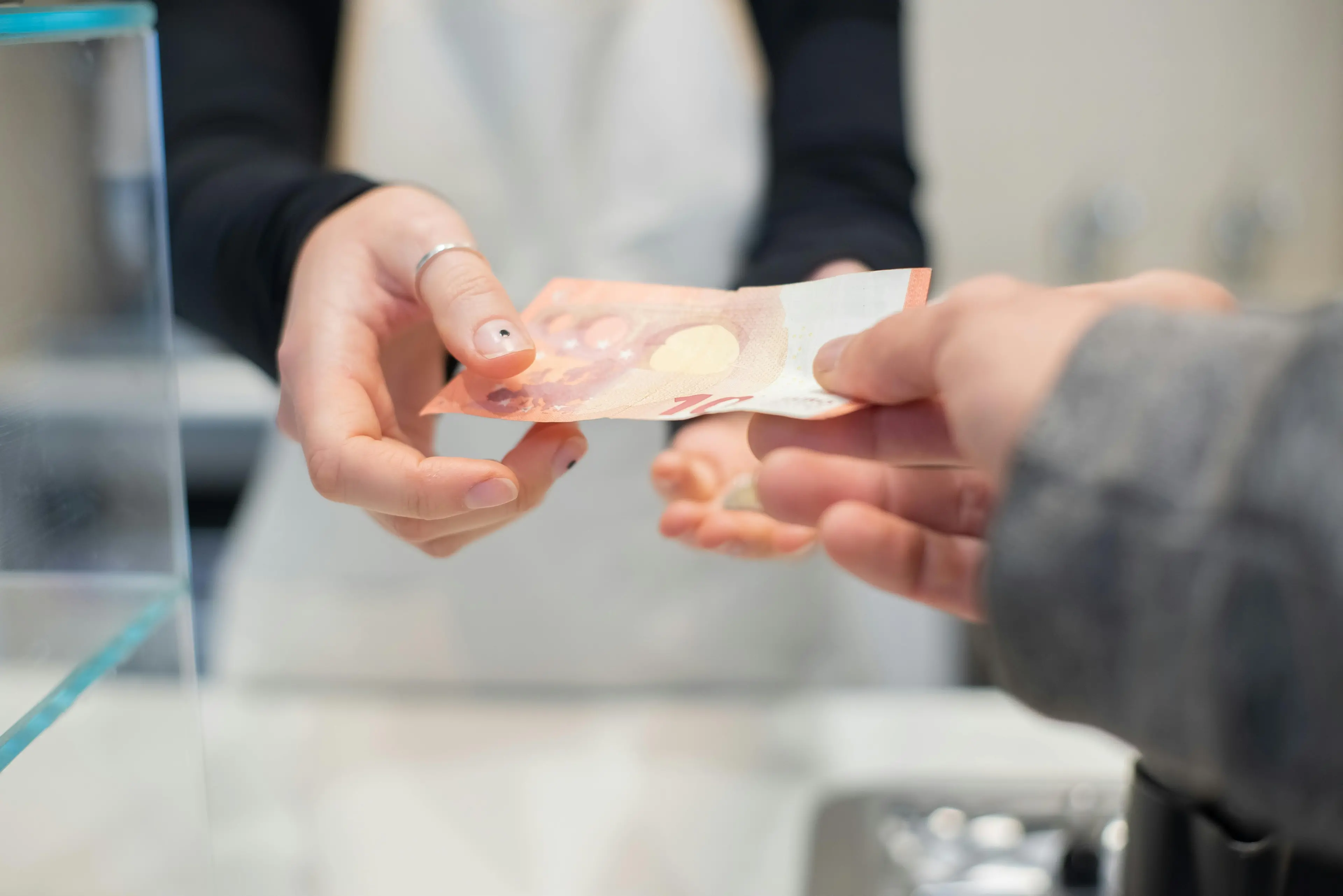 Stessa carriera, meno pensione: nel 2060 assegno ridotti di oltre un terzo,\u00A0coprirà solo il 64% dell’ultimo stipendio\n