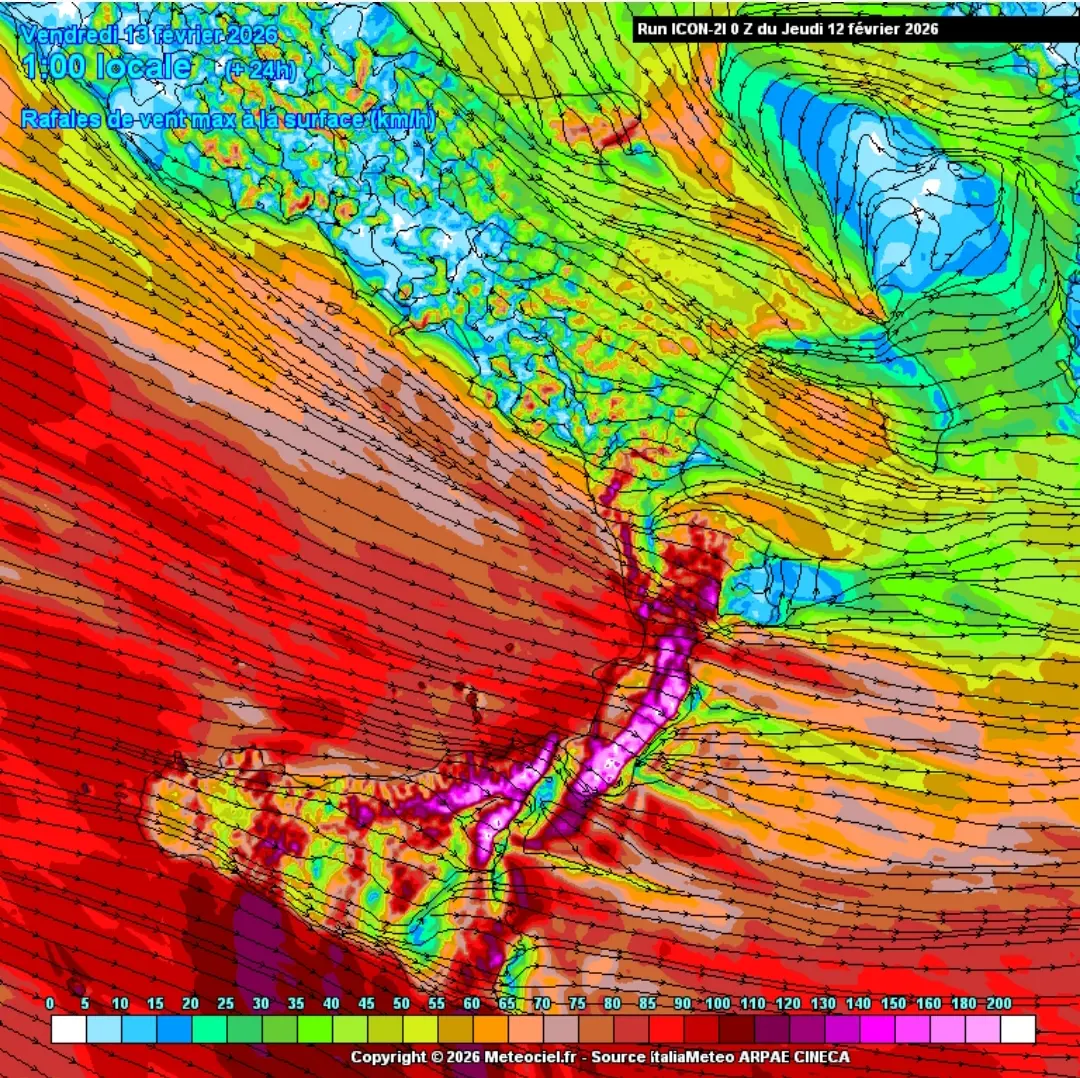 Ciclone Nils sulla Calabria: piogge, vento fino a 140 km/h e mareggiate\n