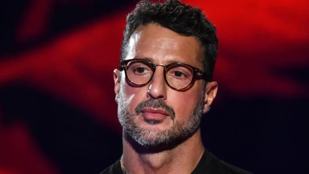 «Due grandi progetti» e l’ombra di un partito: Corona rilancia Falsissimo e fa crescere le voci di una discesa in campo\n