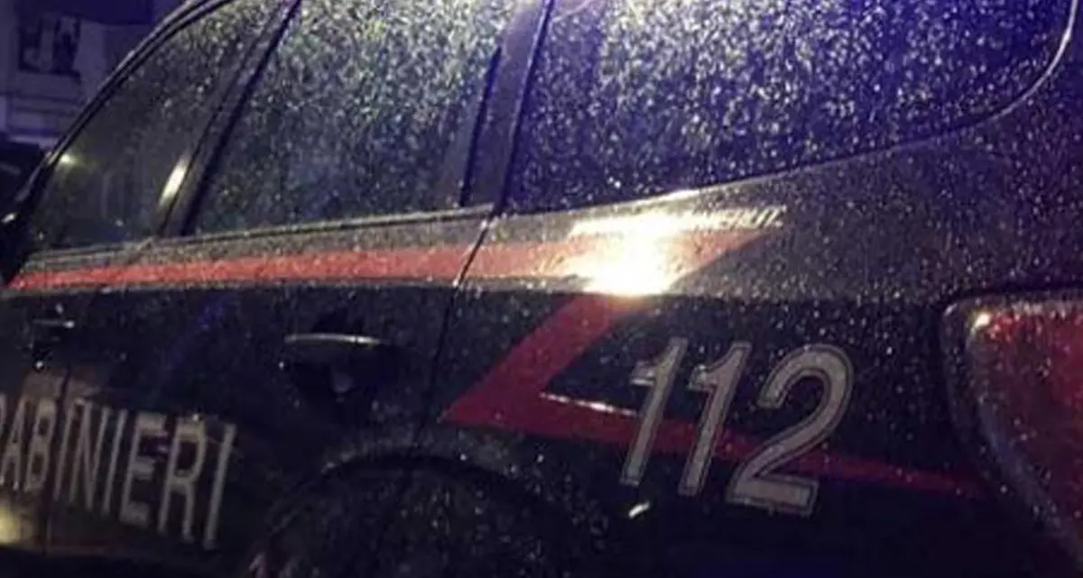 Napoli, accoltella una donna sull’autobus al Vomero: fermato 39enne, evitato il linciaggio\n