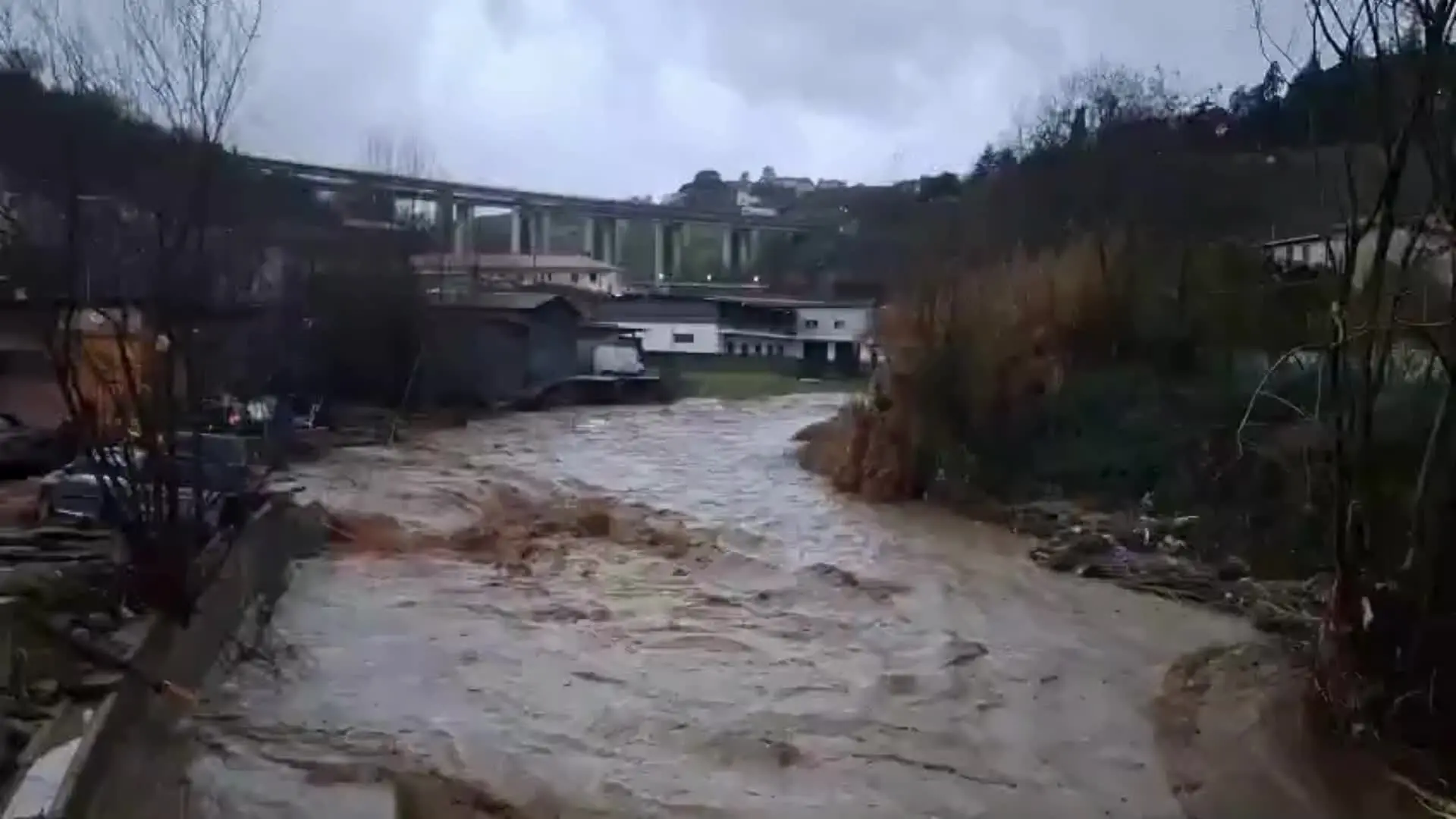 Maltempo in Calabria esonda il Busento tra Cosenza e Dipignano