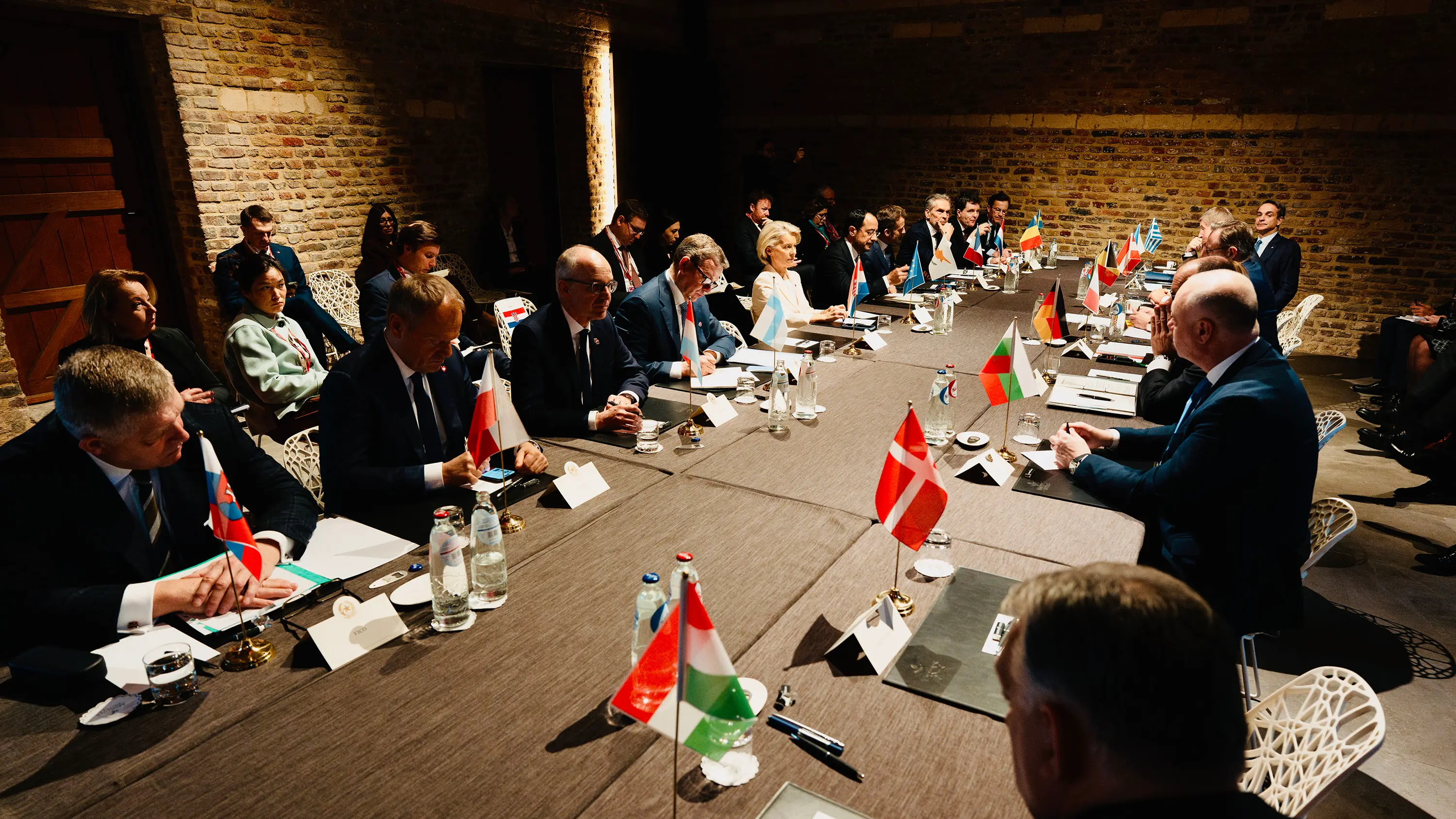 <p>Il vertice dei 27 ad Alden Biesen (foto:&nbsp;&copy; 2026 Presidenza del Consiglio dei ministri)</p>\\n