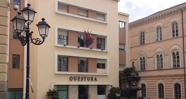 Violenze in discoteca: bottigliata in testa, minacce e rapina a due persone