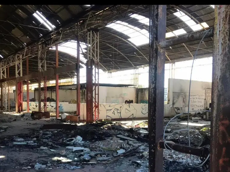 Amianto a Crotone, l’associazione Cittadini Liberi diffida la Regione: «All’ex Mercato Generale una bomba ecologica»