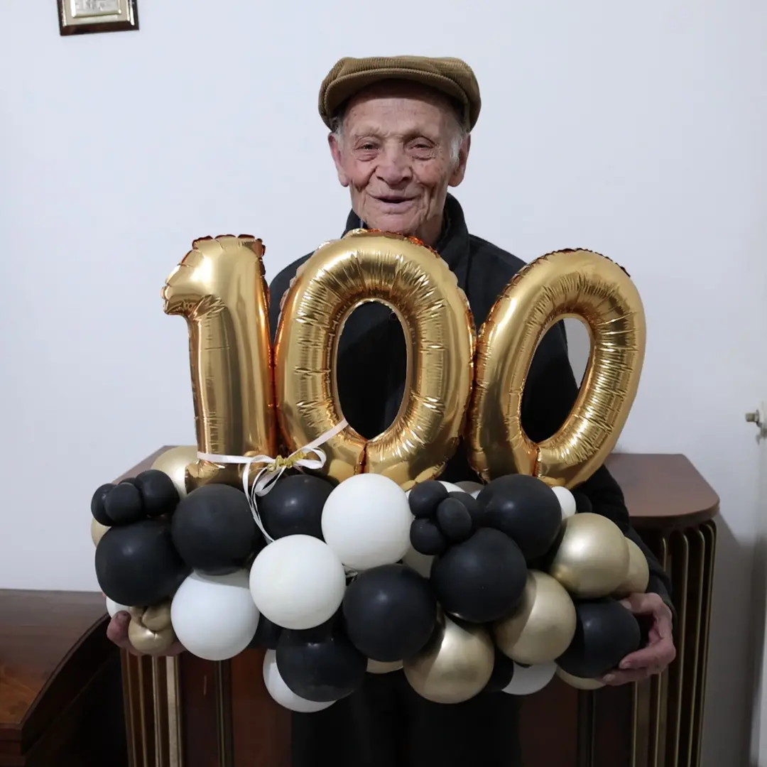 I 100 anni di nonno Micu a Dinami: il racconto di una vita di amore e sacrifici a LaC Storie\n