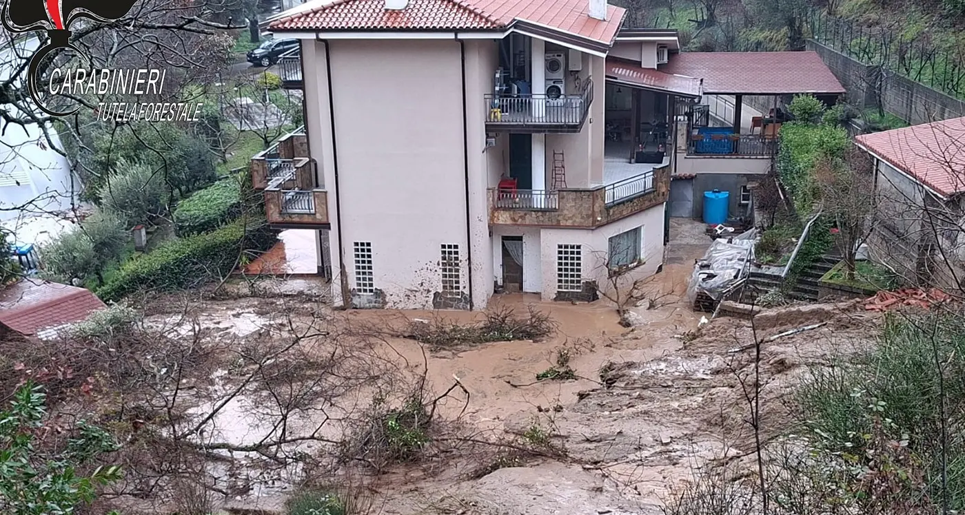 Maltempo Cosenza, esondazione del fiume Crati a Tarsia e Lattughelle. Evacuazioni e crolli in provincia\u00A0| LIVEBLOG\n