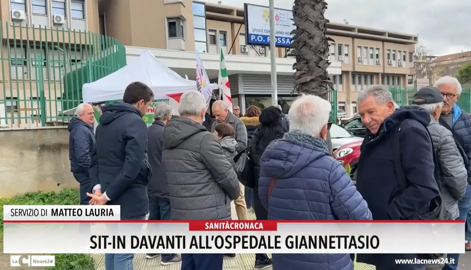 Rossano, sit in davanti all'ospedale Giannettasio