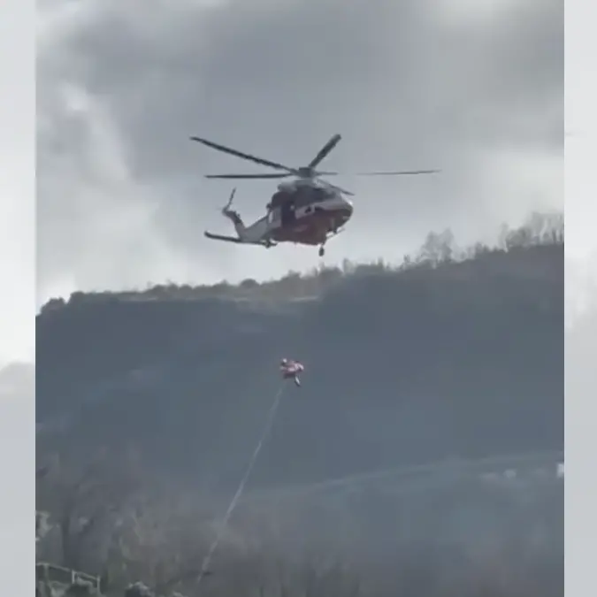 <p>Ciclone Nils, in provincia di Cosenza famiglia evacuata in elicottero dai vigili del fuoco</p>